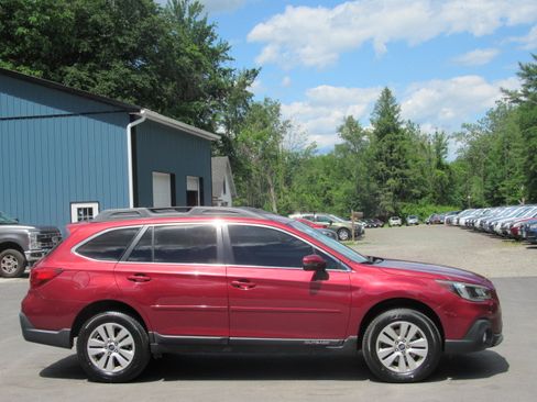 Used 2018 Subaru Outback 2.5i Premium AWD/4WD image 10