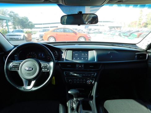 Used 2018 Kia Optima S image 16