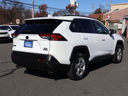 Used 2022 Toyota RAV4 XLE image 8