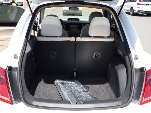 Used 2013 Volkswagen Beetle 2.0T image 32