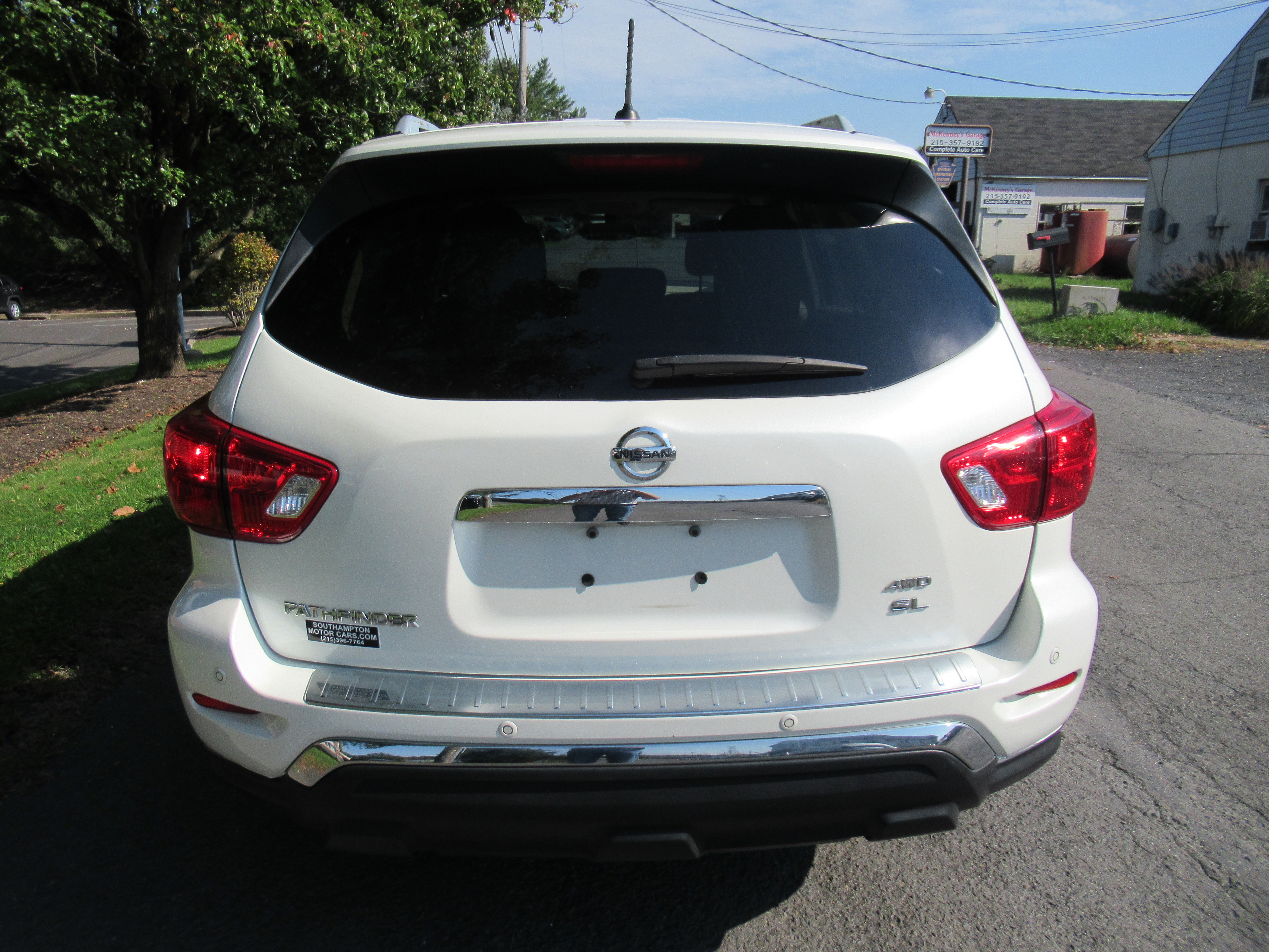 Used 2018 Nissan Pathfinder 4WD SL image 9