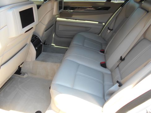 Used 2012 BMW 750Li w/ M-Sport Package RWD image 7