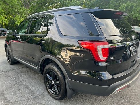 Used 2016 Ford Explorer 4WD XLT image 3