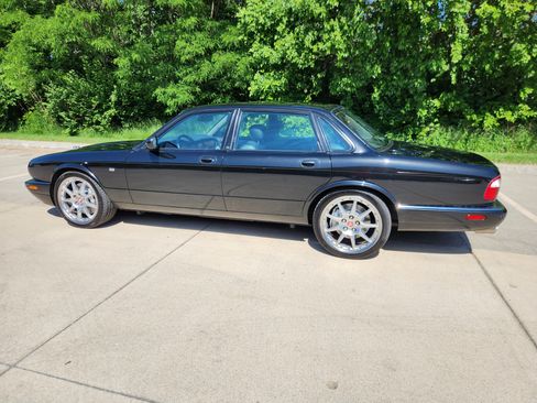 Used 2002 Jaguar XJR image 10