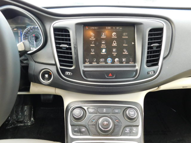 Used 2016 Chrysler 200 Limited FWD image 13