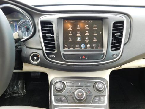 Used 2016 Chrysler 200 Limited image 13