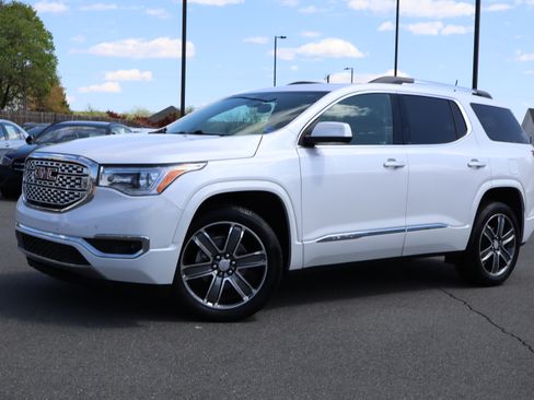 Used 2019 GMC Acadia Denali image 2