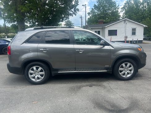 Used 2011 Kia Sorento AWD LX image 6