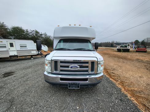 Used 2016 Ford E-350 and Econoline 350 image 4