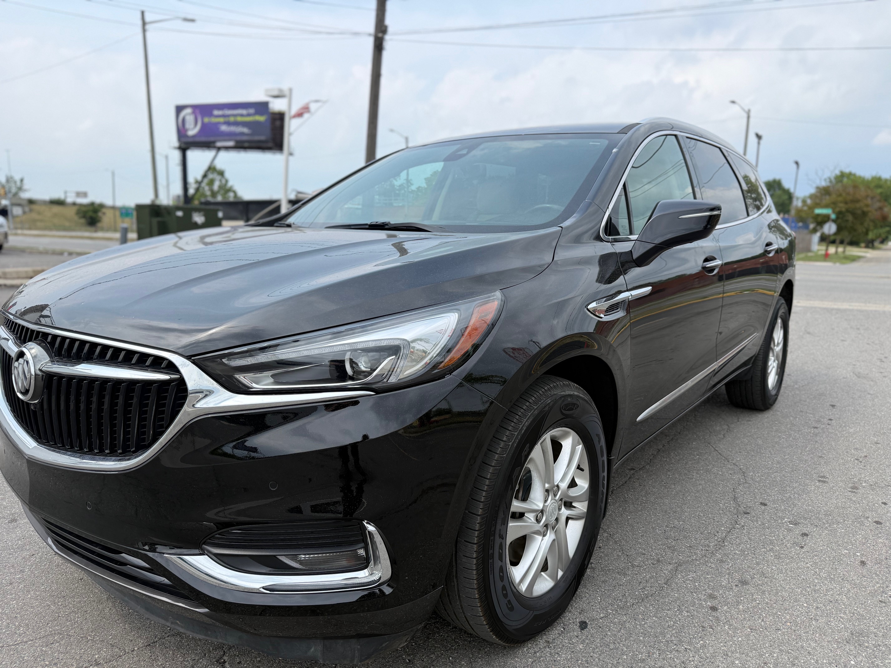 Used 2019 Buick Enclave AWD Premium image 3
