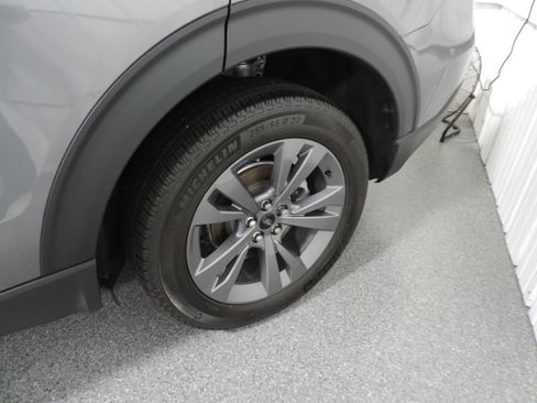 Used 2023 Ford Explorer XLT image 15