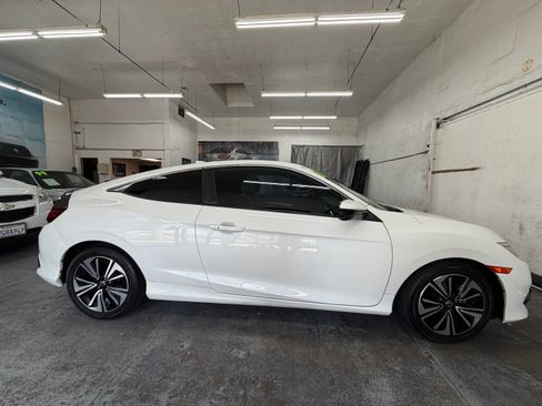 Used 2017 Honda Civic EX-T Coupe image 7