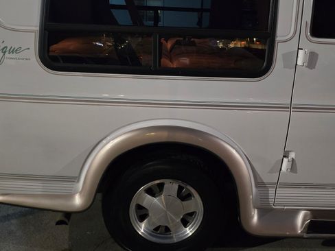 Used 1999 Chevrolet Express 1500 image 42