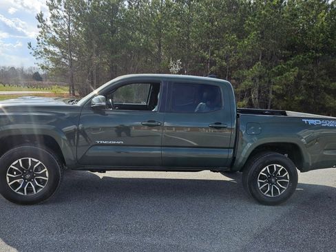 Used 2021 Toyota Tacoma image 2