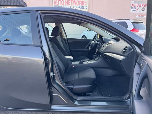 Used 2012 MAZDA MAZDA3 i Touring image 17
