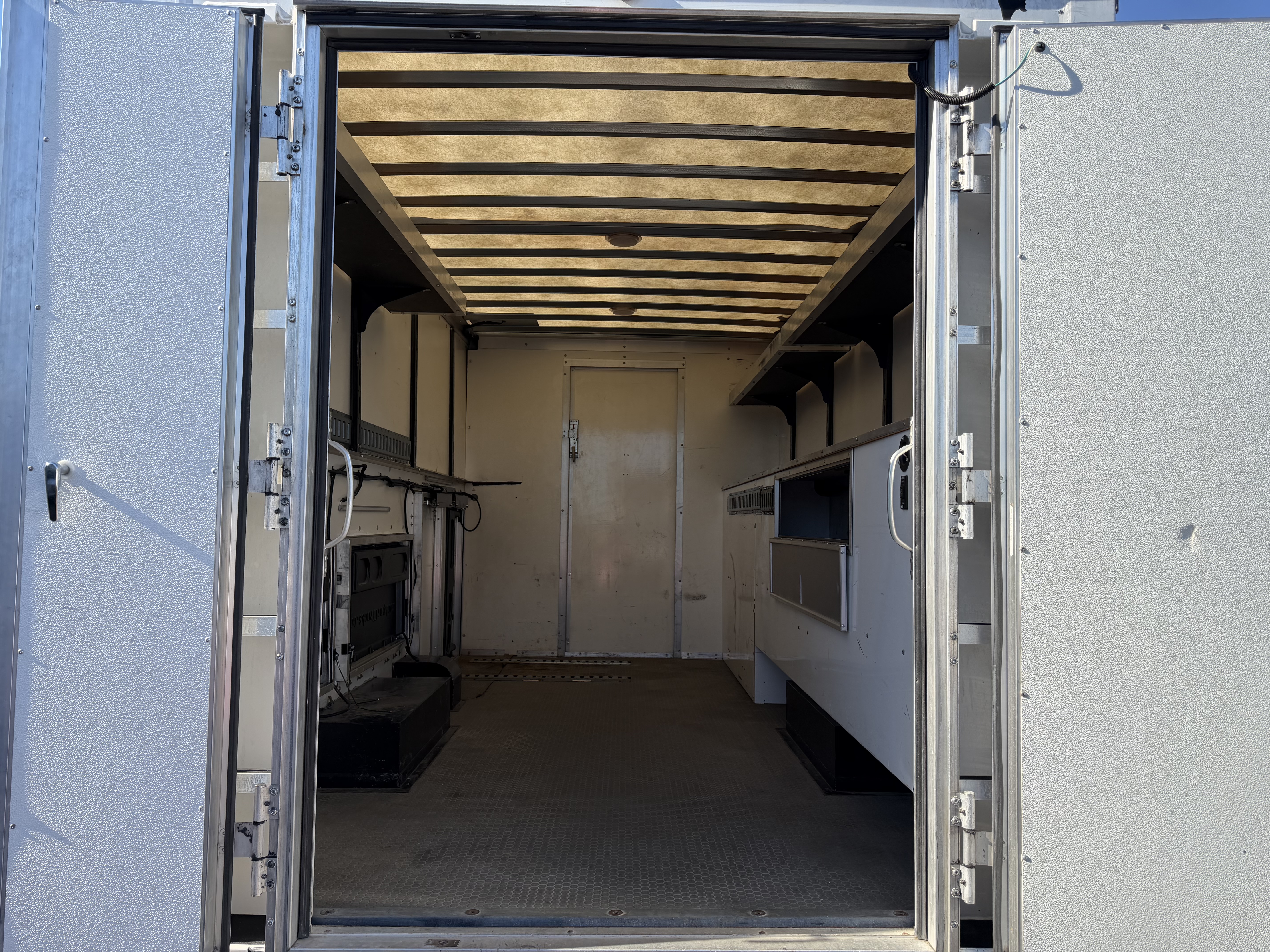 Used 2021 Chevrolet Express 3500 UNAVAIL RWD image 7