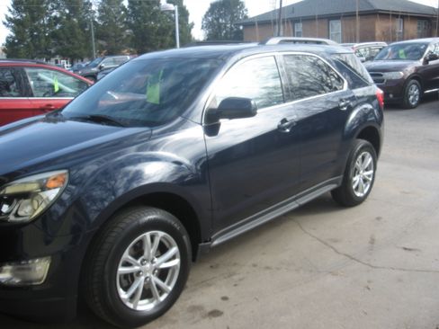 Used 2017 Chevrolet Equinox LT image 1