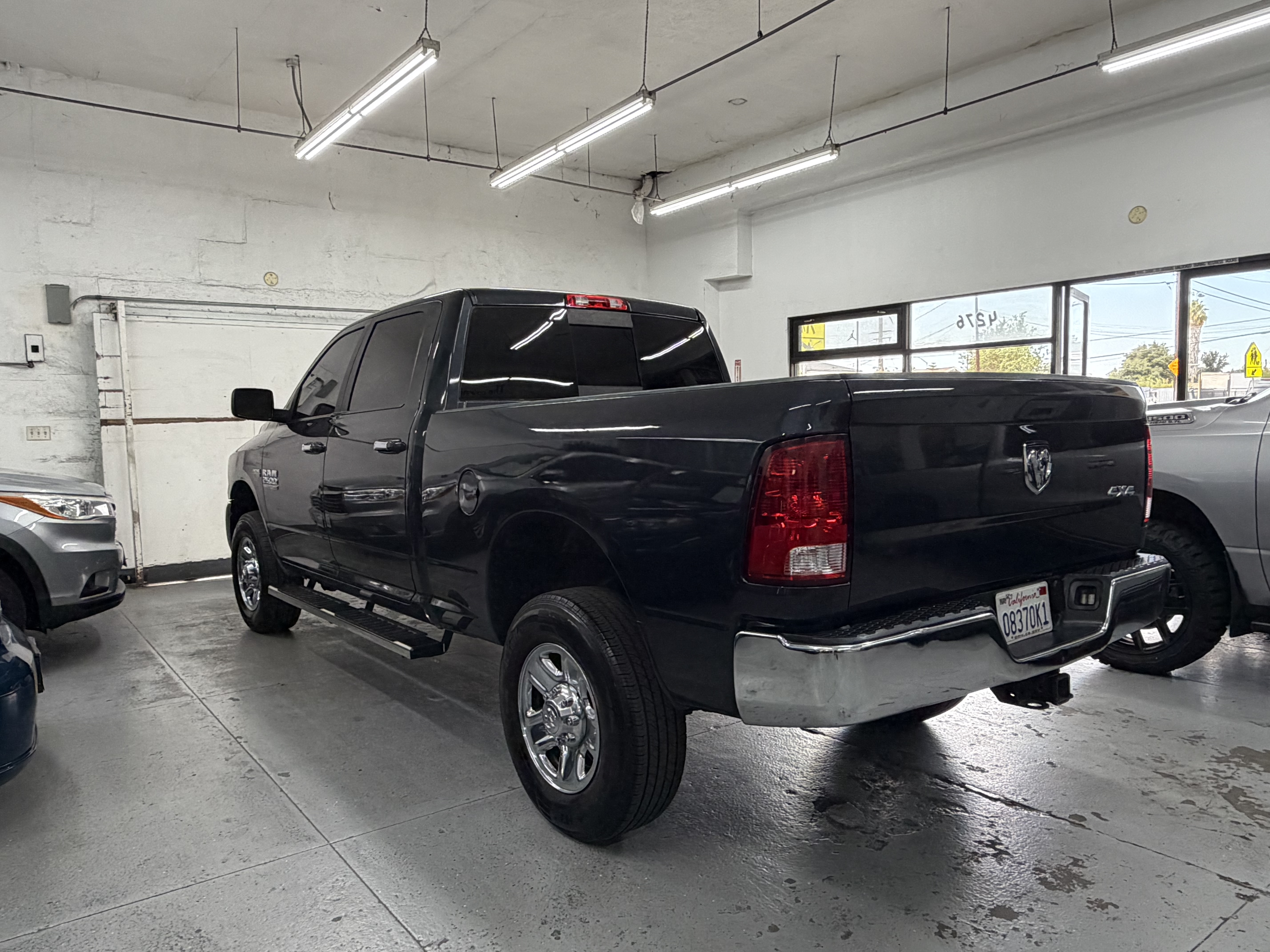 Used 2017 RAM 2500 4x4 Crew Cab SLT image 3