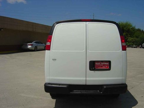 Used 2018 Chevrolet Express 2500 image 3