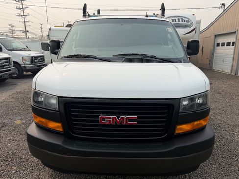 Used 2022 GMC Savana 2500 UNAVAIL RWD image 2
