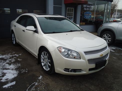 Used 2010 Chevrolet Malibu LTZ image 3
