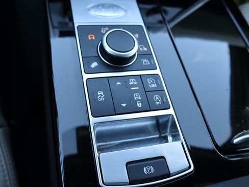 Used 2018 Land Rover Discovery HSE image 34