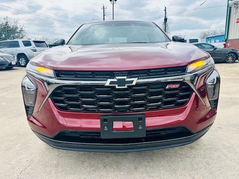 Used 2025 Chevrolet Trax RS image 2