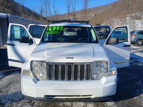 Used 2012 Jeep Liberty Sport image 2