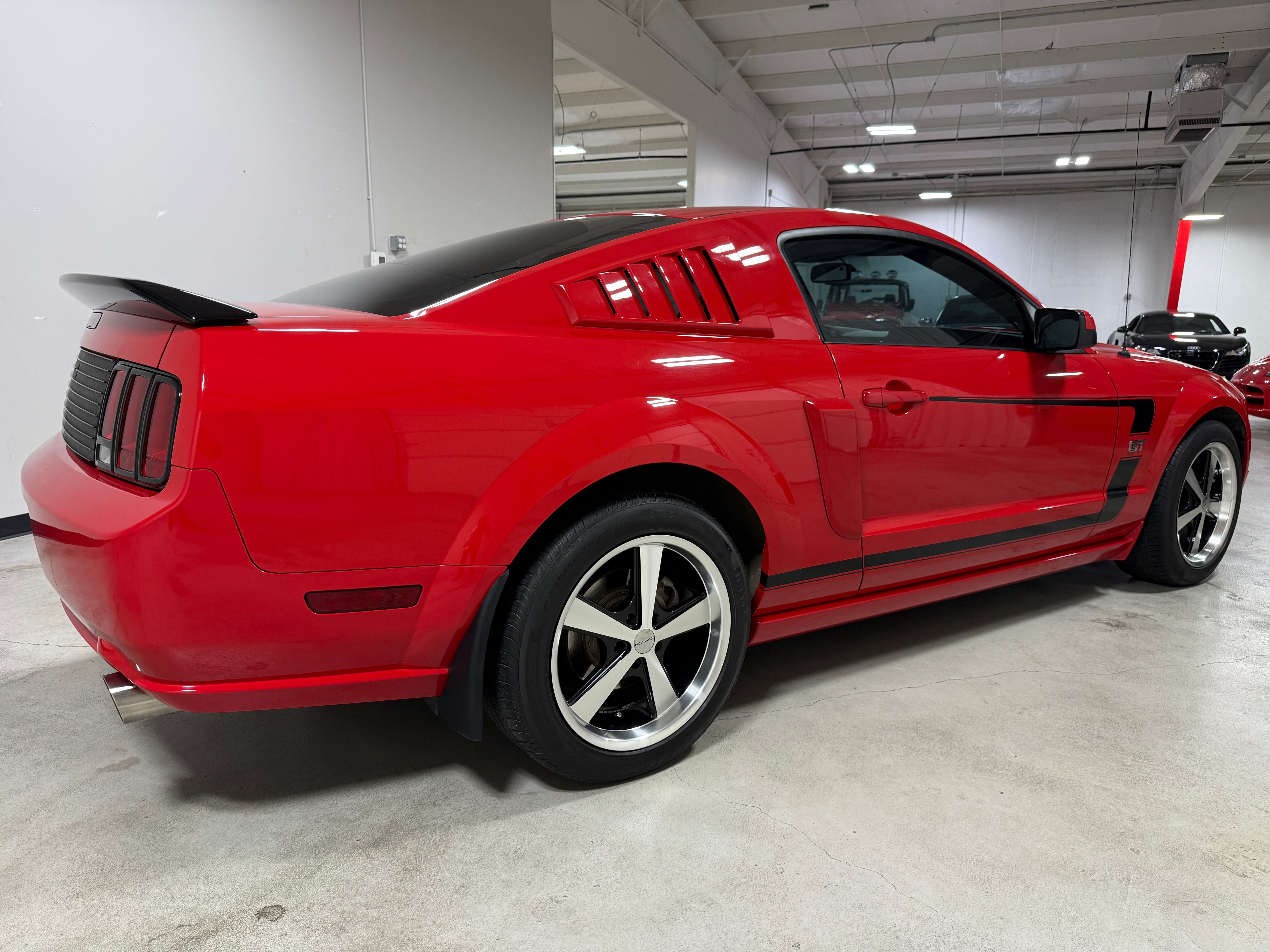 Used 2007 Ford Mustang GT Deluxe RWD image 4