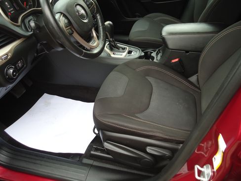 Used 2015 Jeep Cherokee Latitude image 8