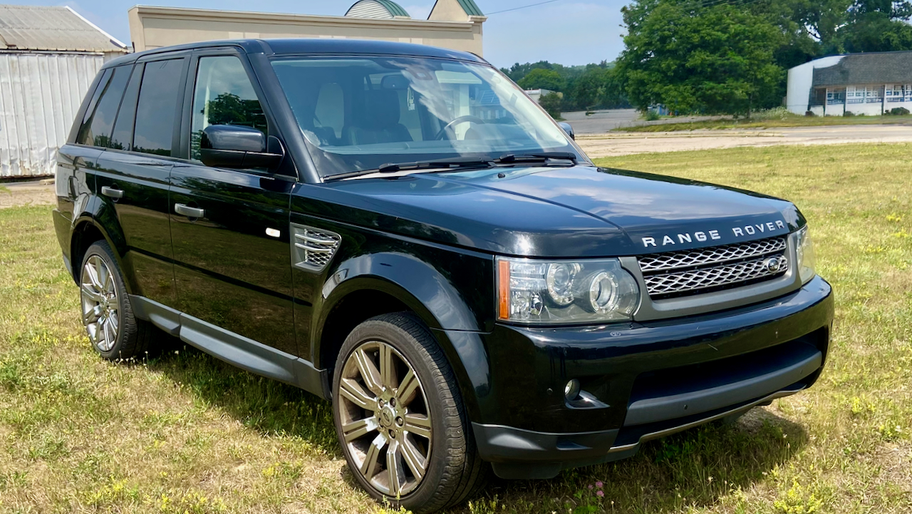 Used 2010 Land Rover Range Rover Sport Supercharged AWD/4WD image 2