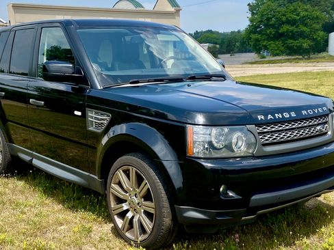 Used 2010 Land Rover Range Rover Sport Supercharged AWD/4WD image 2