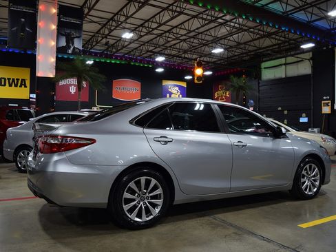 Used 2016 Toyota Camry SE image 12