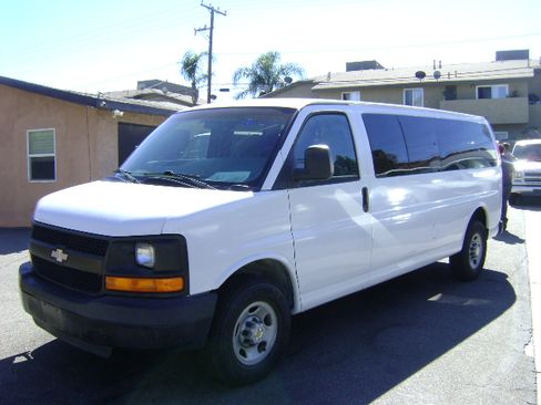 Used 2003 Chevrolet Express 3500 LS image 2