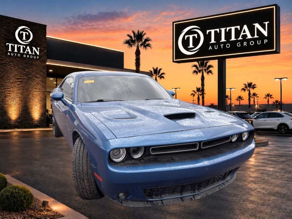 Used 2022 Dodge Challenger R/T RWD image 1