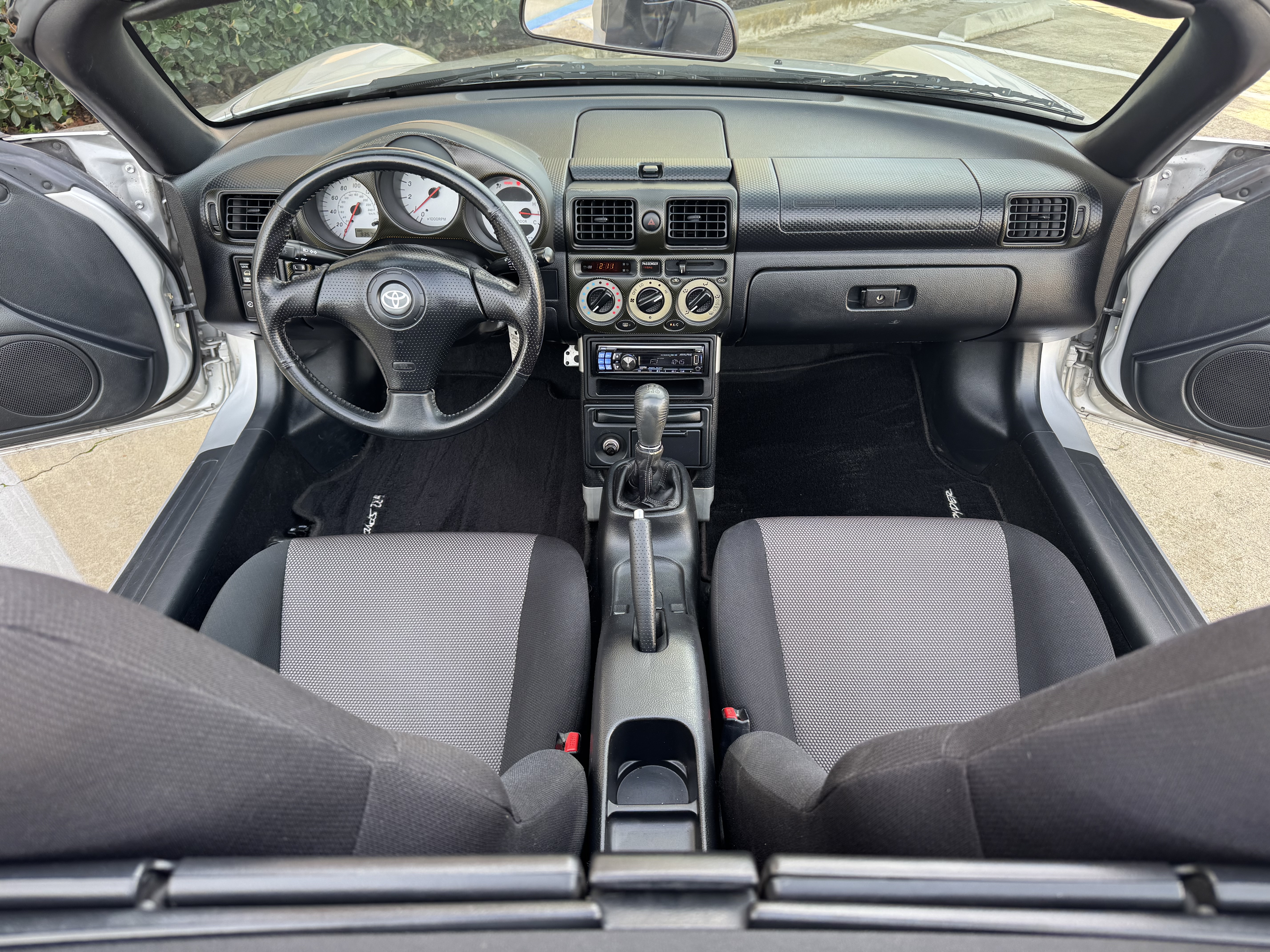 Used 2002 Toyota MR2 Spyder RWD image 2