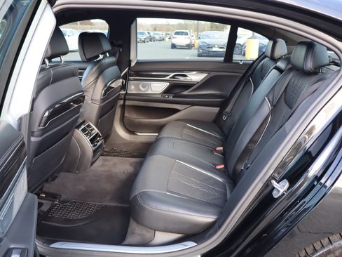 Used 2021 BMW 750i xDrive image 14