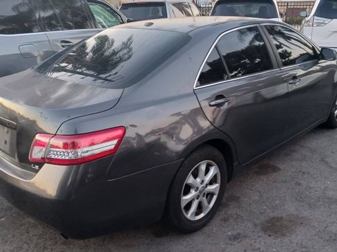 Used 2011 Toyota Camry LE image 3
