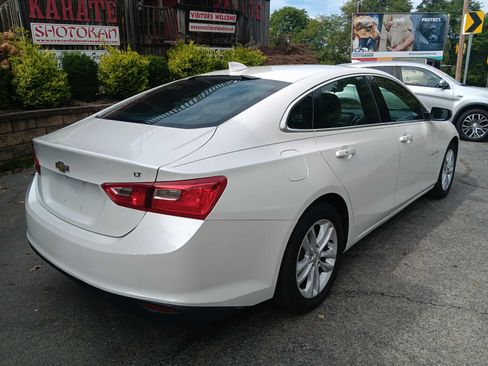 Used 2017 Chevrolet Malibu LT image 3