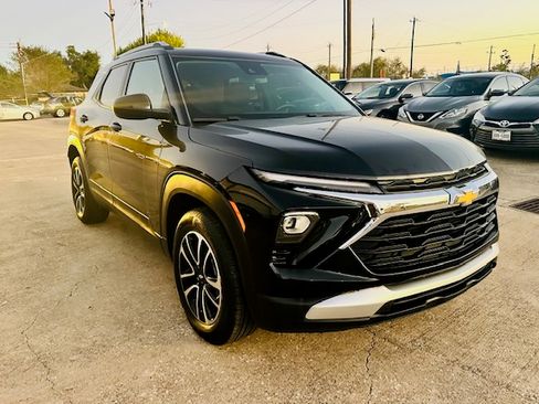 Used 2024 Chevrolet TrailBlazer LT image 1