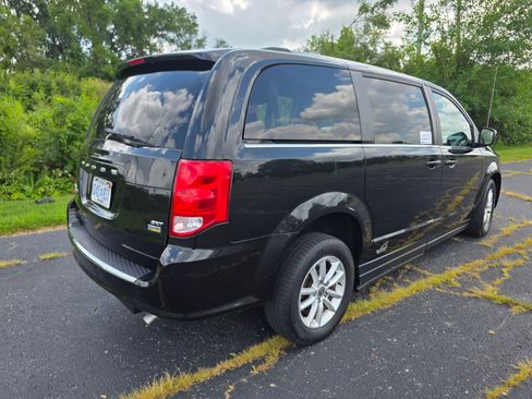 Used 2019 Dodge Grand Caravan SXT image 7