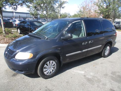 Used 2007 Dodge Grand Caravan SE image 2