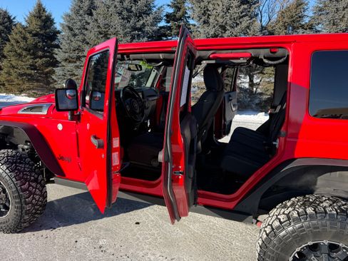 Used 2017 Jeep Wrangler Unlimited Sahara image 11