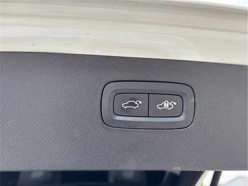 Used 2021 Volvo XC90 T6 Momentum image 49