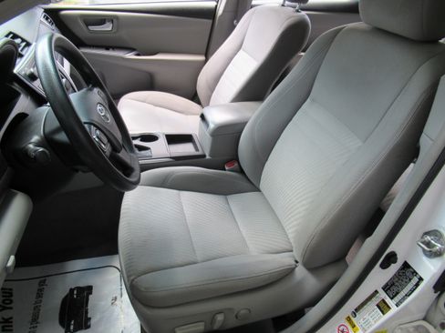 Used 2015 Toyota Camry LE FWD image 15