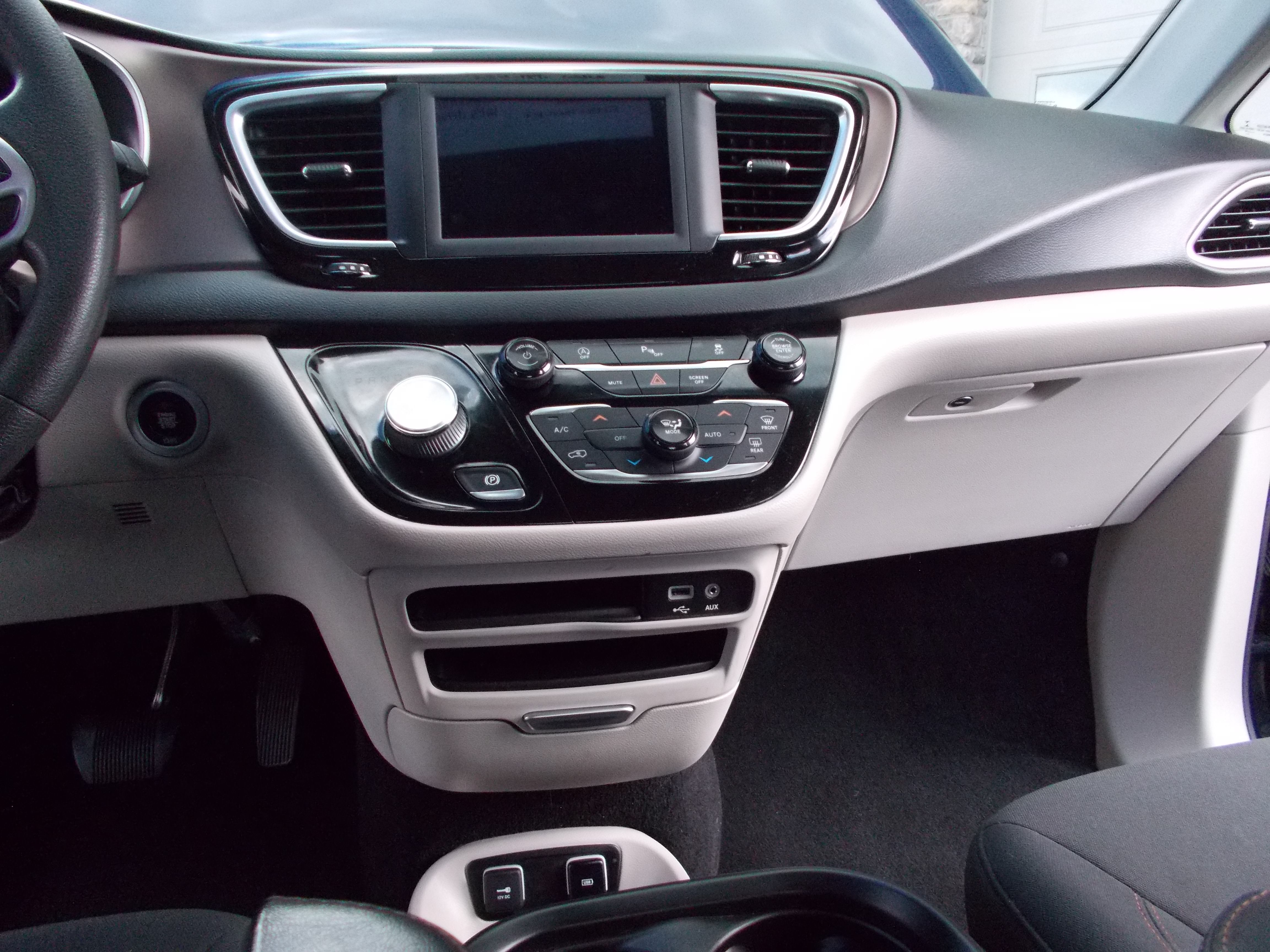 Used 2018 Chrysler Pacifica Touring Plus FWD image 22