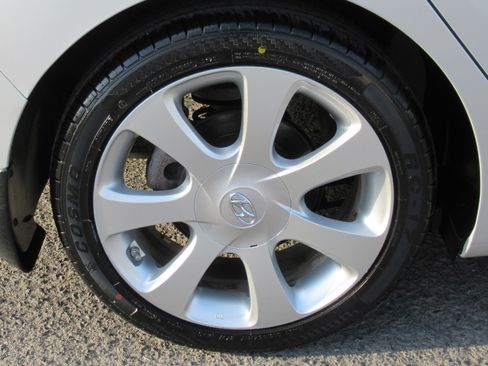 Used 2013 Hyundai Elantra GLS image 25