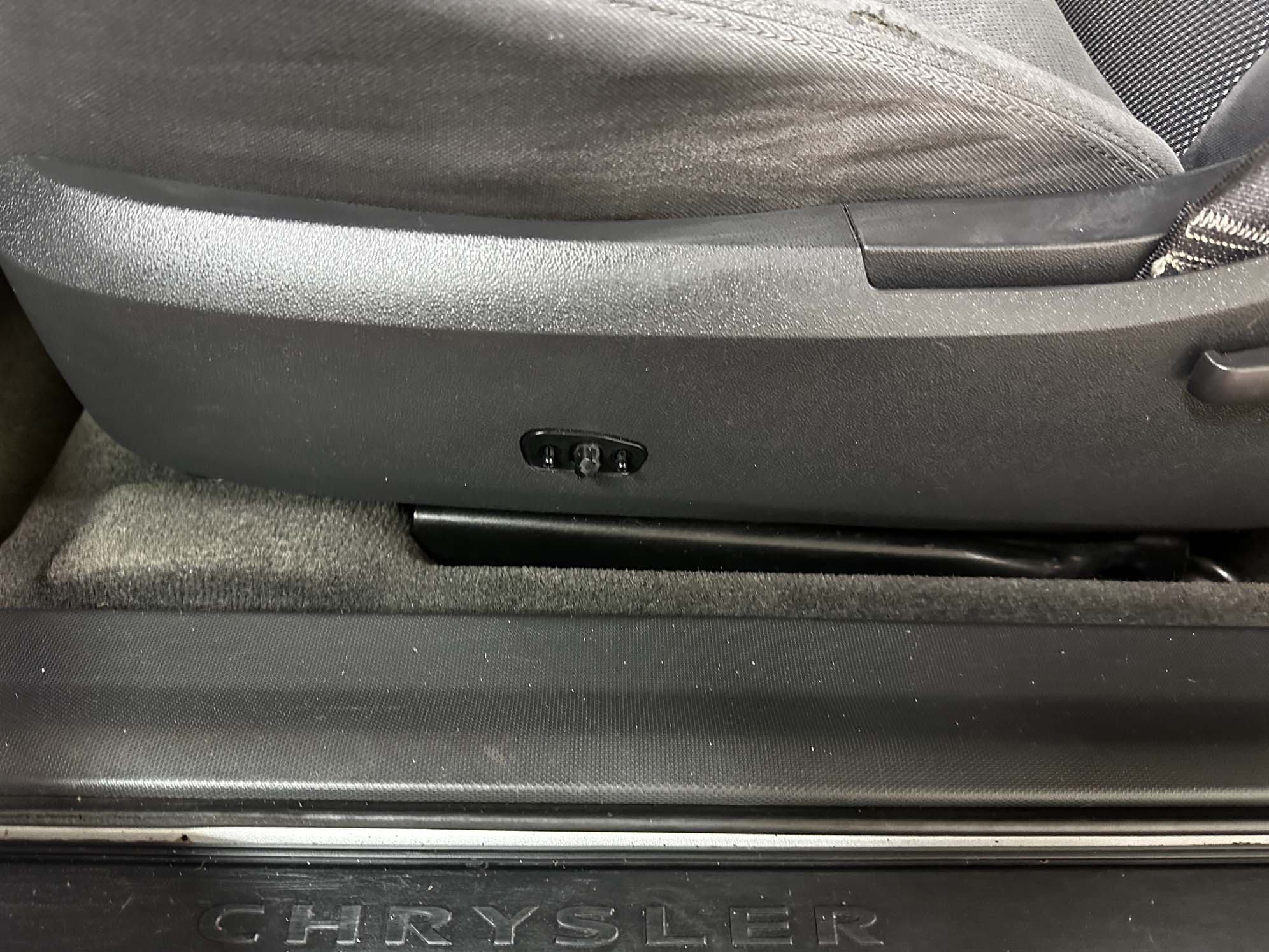 Used 2009 Chrysler Sebring LX FWD image 5