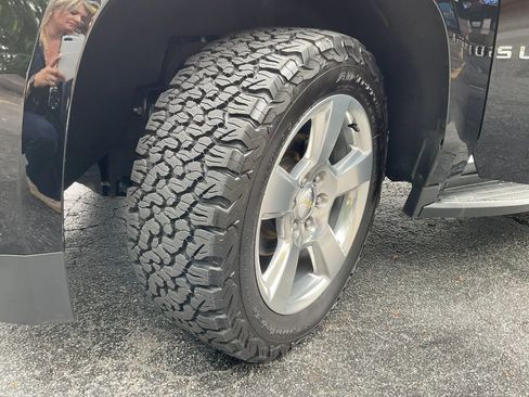 Used 2018 Chevrolet Suburban LT AWD/4WD image 31