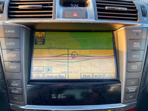 Used 2010 Lexus LS 460 Luxury image 4